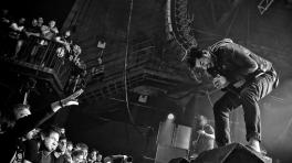 Chino Moreno en vivo con Deftones.