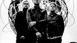 Imagen toda de Depeche Mode en Facebook 