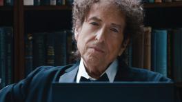 Robert Allen Zimmerman o Bod Dylan, es cantante, músico y poeta.