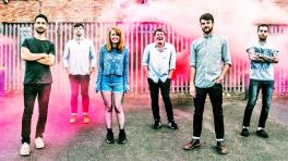 Descarguen la nueva canción de Los Campesinos