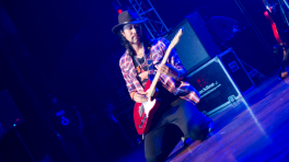 Carlos Elliot Jr., de la guitarra a la flauta, del Mississippi al Otún