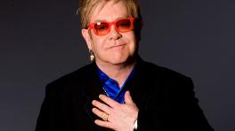 Elton John ha realizado 3.500 conciertos y ha vendido más de 250 millones de álbumes en todo el mundo. 