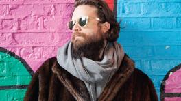 Father John Misty tiene 35 año y fue parte de bandas como Saxon Shore y Fleet Foxes. Foto tomada de WARP.la