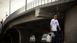 Felpa en las calles de Medellín capturado por Checho Areiza