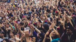 "Todos somos responsables de la apatía de los jóvenes"