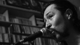 Un ensayo de Carlos Elliot Jr. a blanco y negro