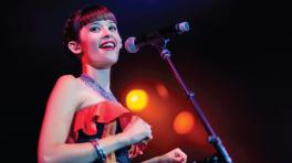 Lo que escuchan los escritores y leen los cantantes