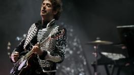 Cerati nació el 11 de agosto de 1959 y falleció el 4 de septiembre de 2014, tras permanecer 4 años en coma.