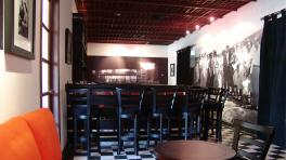 Bar que inspiró el nombre de la Fundación La Cueva. Foto tomada de Fundación La Cueva.org