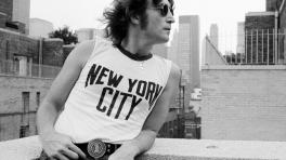 John Lennon en Nueva York (1974). Foto tomada de www.morrisonhotelgallery.com