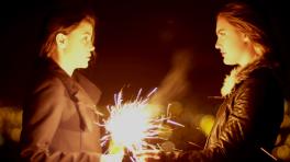 Sara Montoya (Manuela) y Matilde de los Milagros Londoño (Adriana)