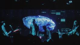 MONITOR presentando en vivo su videoclip Lento.