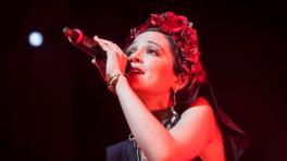 La cantante presentará en 2017 su sexto álbum de estudio luego de girar por el mundo con Hasta La Raíz (2015)