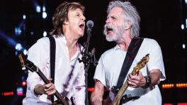 Paul McCartney interpreta "Helter Skelter" junto a Bob Weir