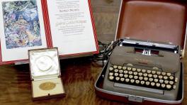 Premio Nobel de Literatura y máquina de escribir de Gabo. Foto: Colprensa.