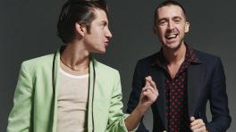 Alex Turner y Miles Kane. Foto tomada de la página oficial de la banda.