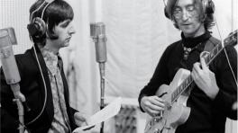 Ringo Starr y John Lennon en las sesiones de grabación de "The White Album".