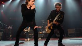 Mick Jagger junto a Keith Richards en Los Ángeles, 2016. Foto por Kevin Mazur .