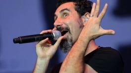 Vean a Serj Tankian cantando en vivo el tema de Game of Thrones