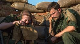 Jamie Dornan y Conor MacNeill en The Siege of Jadotville (2016)