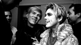 En marzo de 1965 Warhol conoció a Edie Sedgwick en el apartamento del productor cinematográfico Lester Persky 