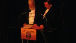 John J.B. Wilson en una de las entregas de los Razzie. Foto tomada de Wikiwand.