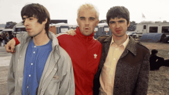 Robbie Williams con Noel y Liam Gallagher