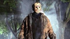 Jason Voorhees, protagonista de la saga de películas de terror Viernes 13, junto a la serie precuela Crystal Lake.