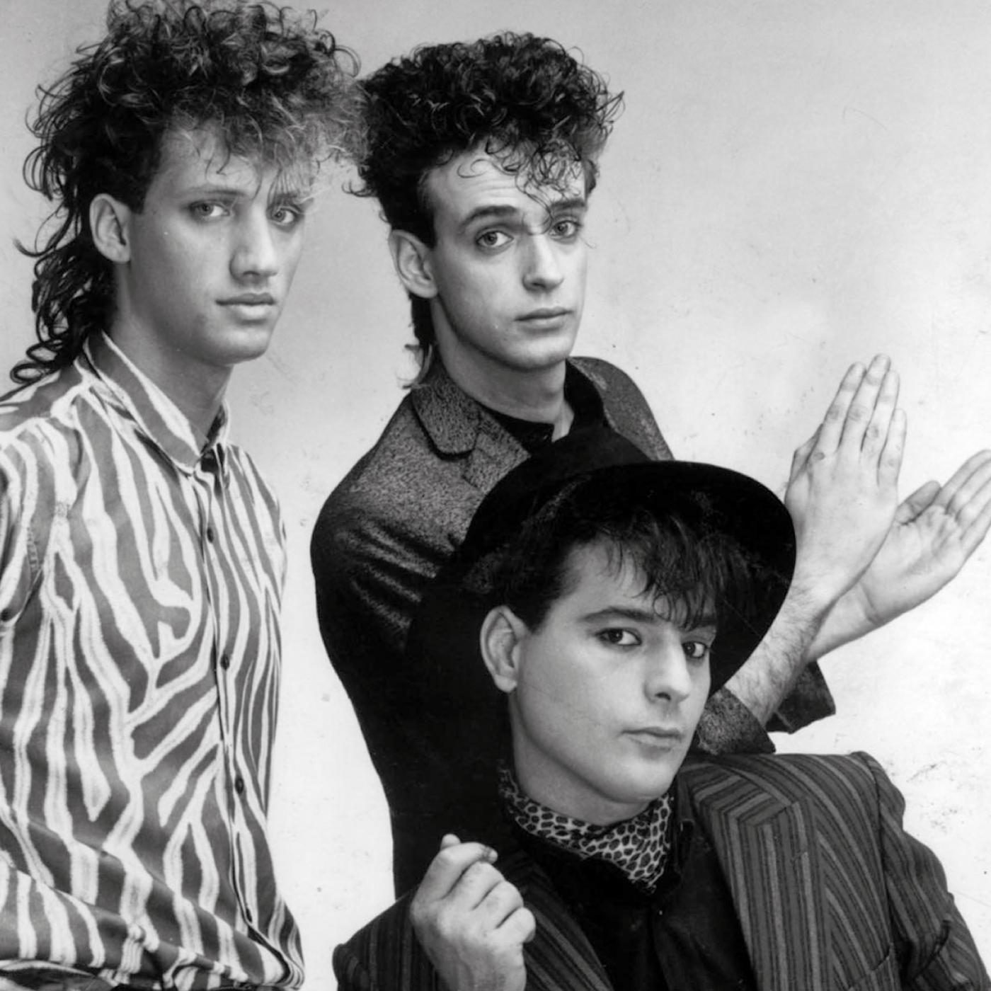 "Soda Stereo" lado A - "Te Hacen Falta Vitaminas"